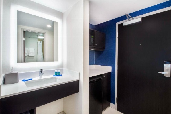 Holiday Inn Express & Suites - Albany Airport - Wolf Road by IHG image 7